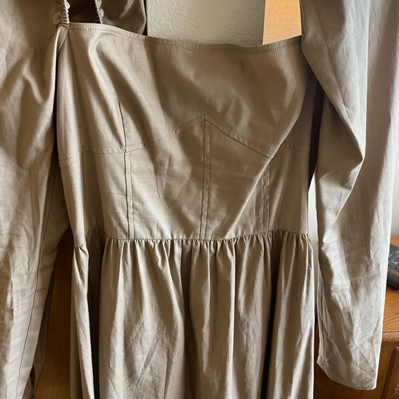 Reformation Luce dress, size 6 - Picture 4 of 9